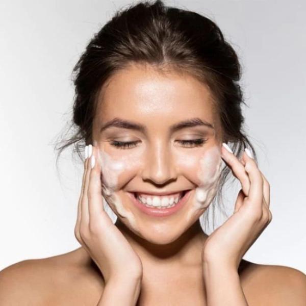 Sai lầm skincare sau khi tắm hay trước khi đi ngủ?